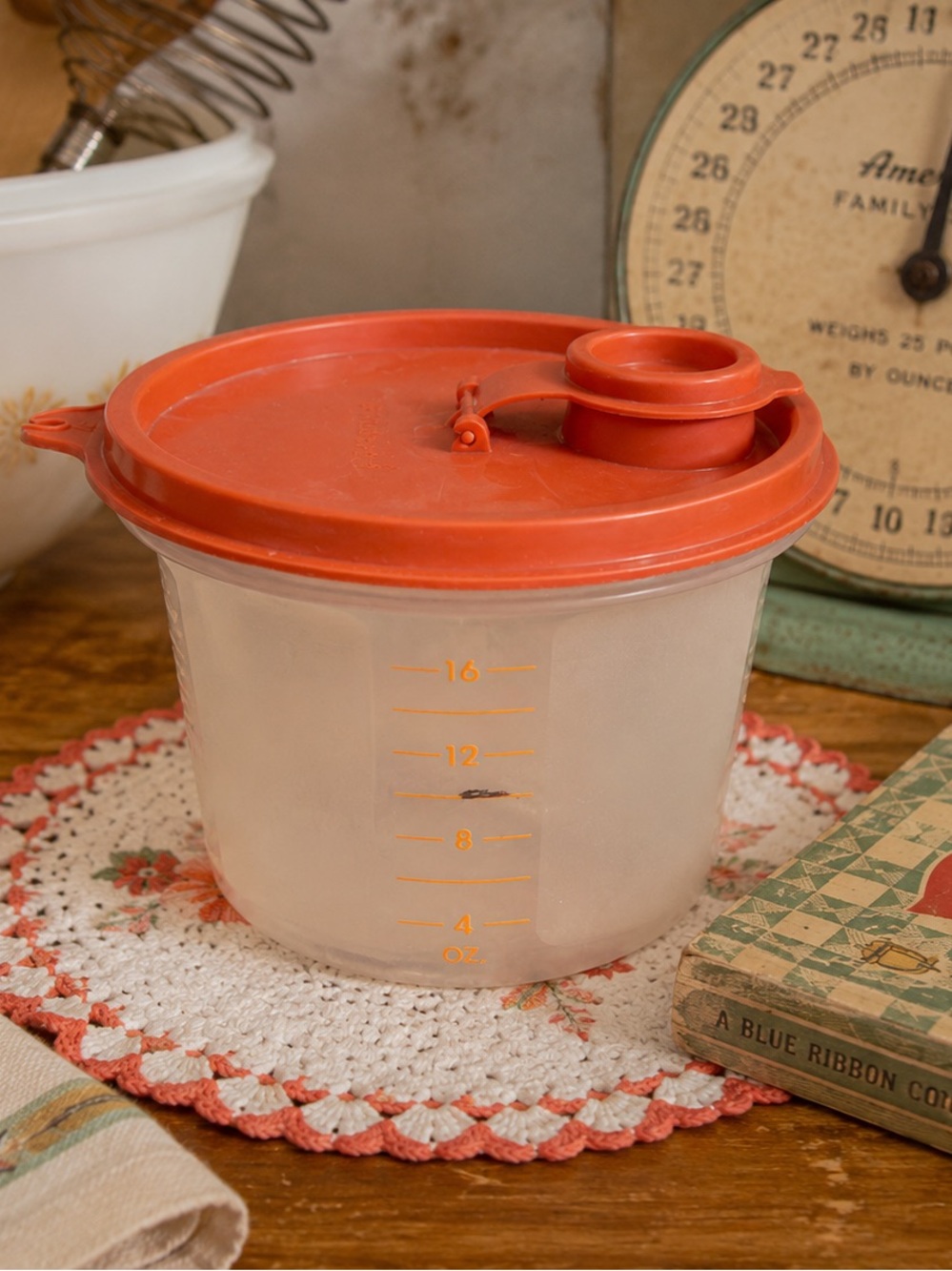 Vintage Tupperware 16 Oz Measuring Container Orange Flip Spout Lid Retro